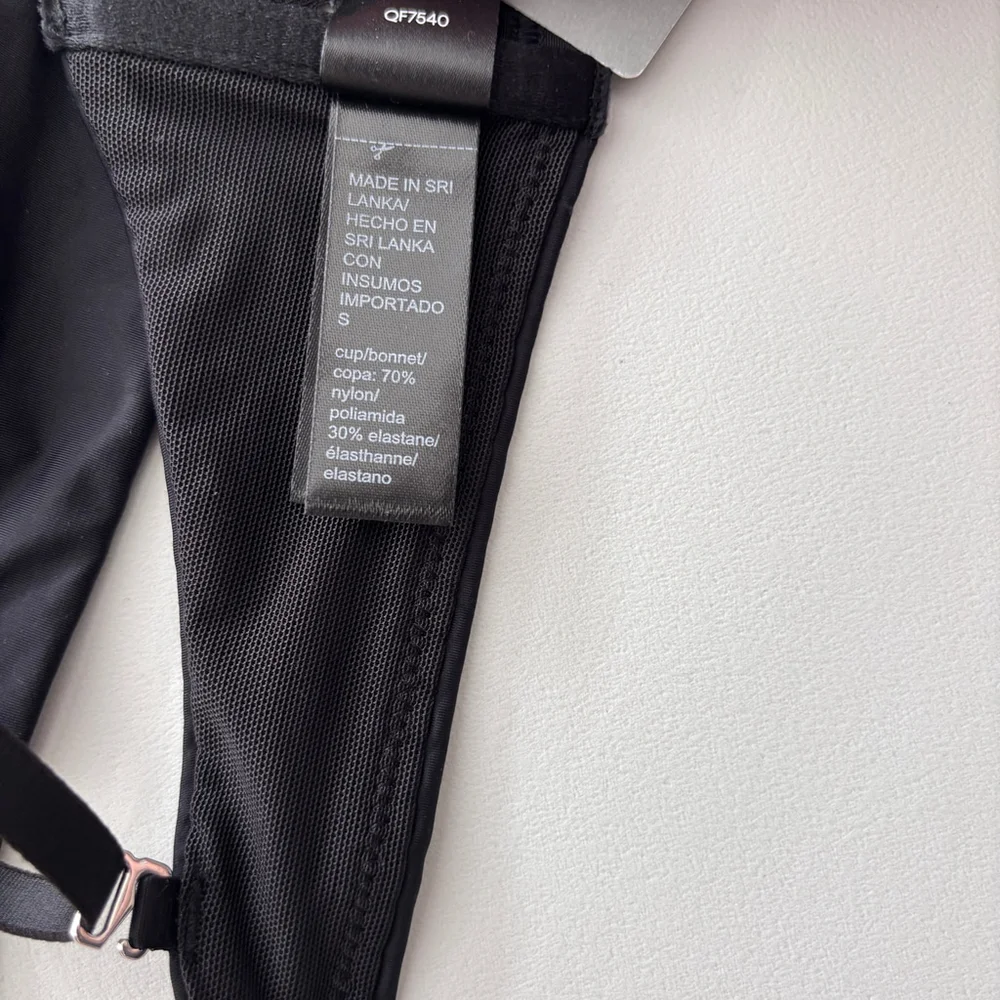 Calvin Klein Women's Medium Black Sculpt Lace Unlined Triangle Bralette NWT - Picture 8 of 8